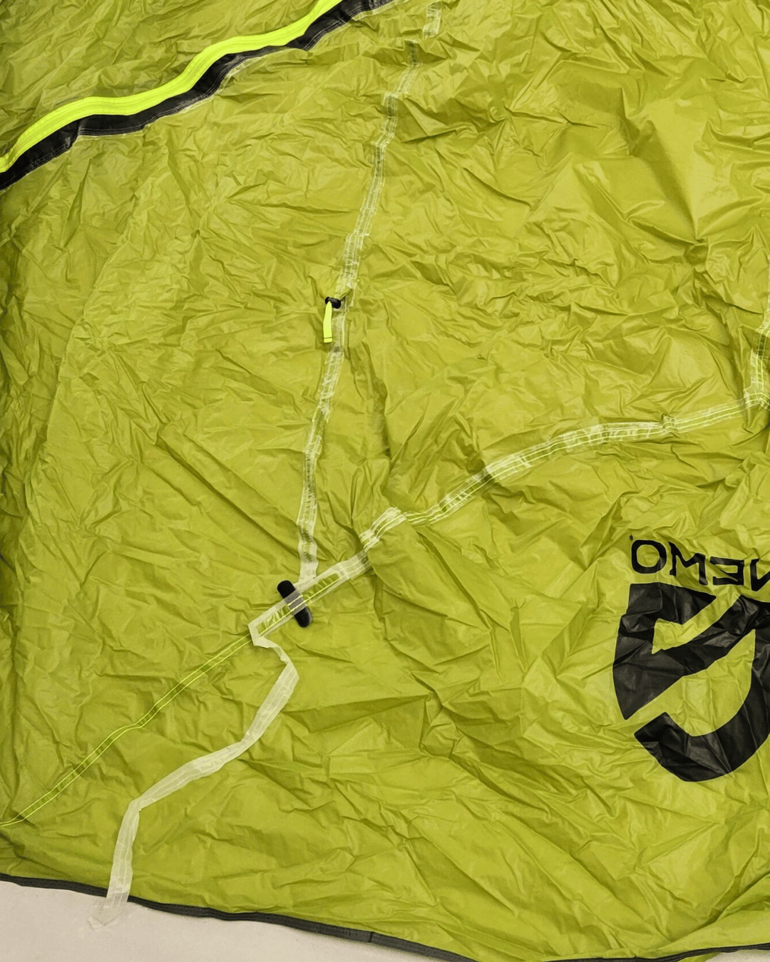 tente bande décollée Tente Némo verte avec bande décollée