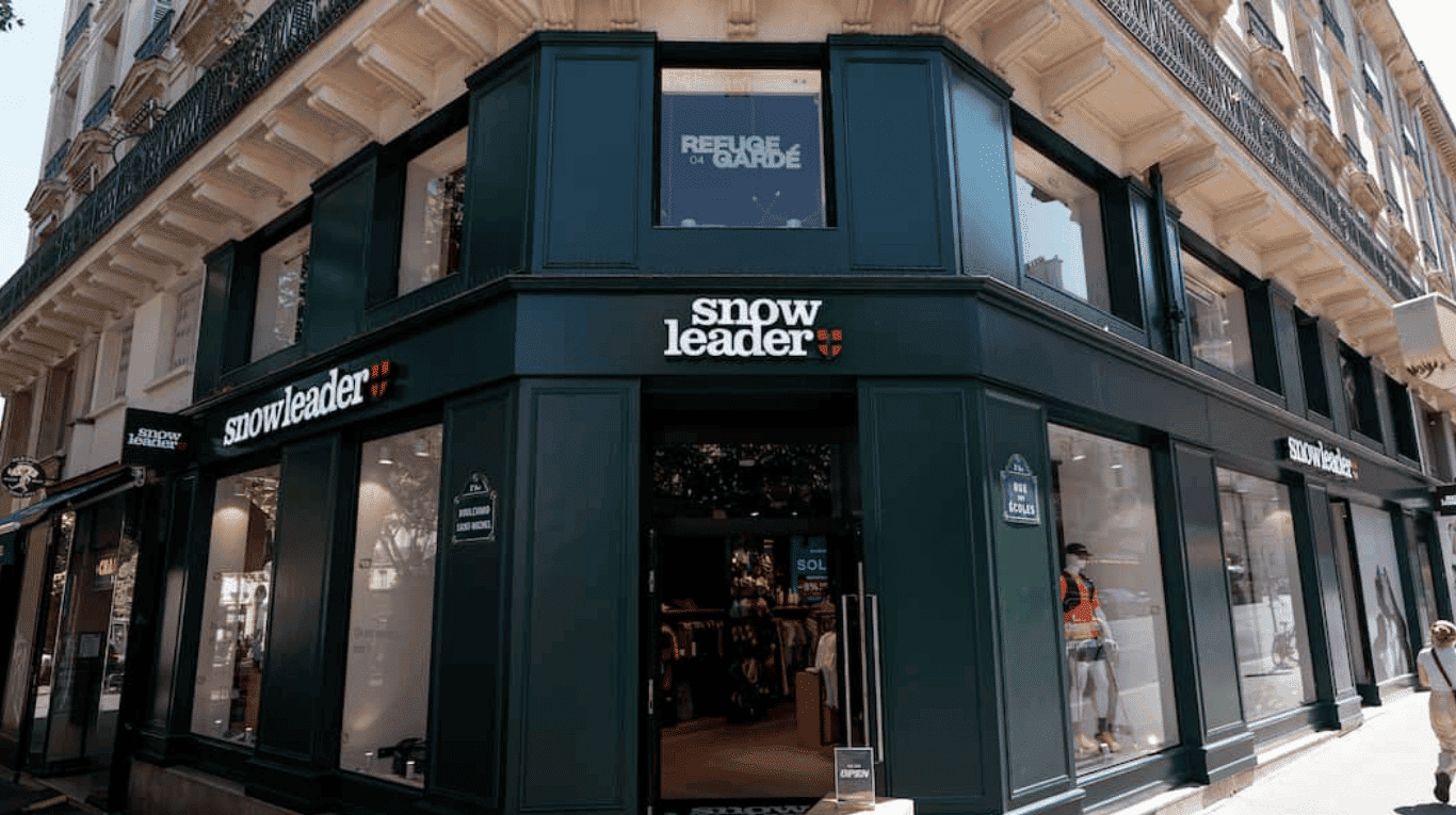 Devanture du magasin Snowleader à Paris, point de collecte Goodloop pour déposer des réparations.