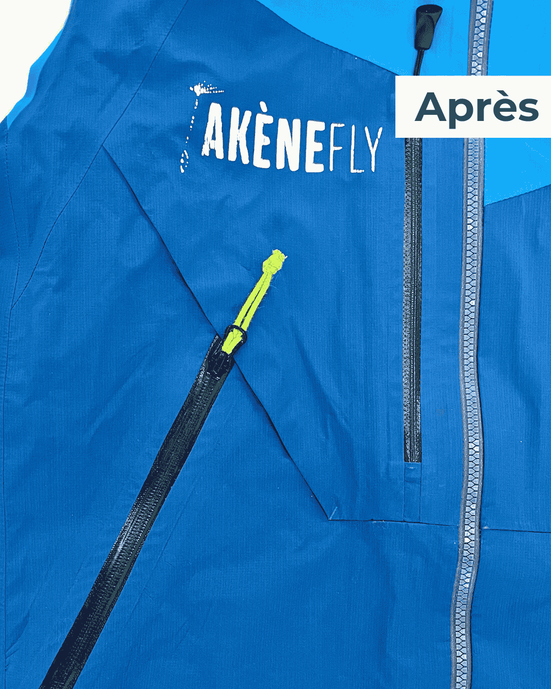 Remplacement de deux curseurs de zips sur une veste imperméable Akenefly bleue après réparation.