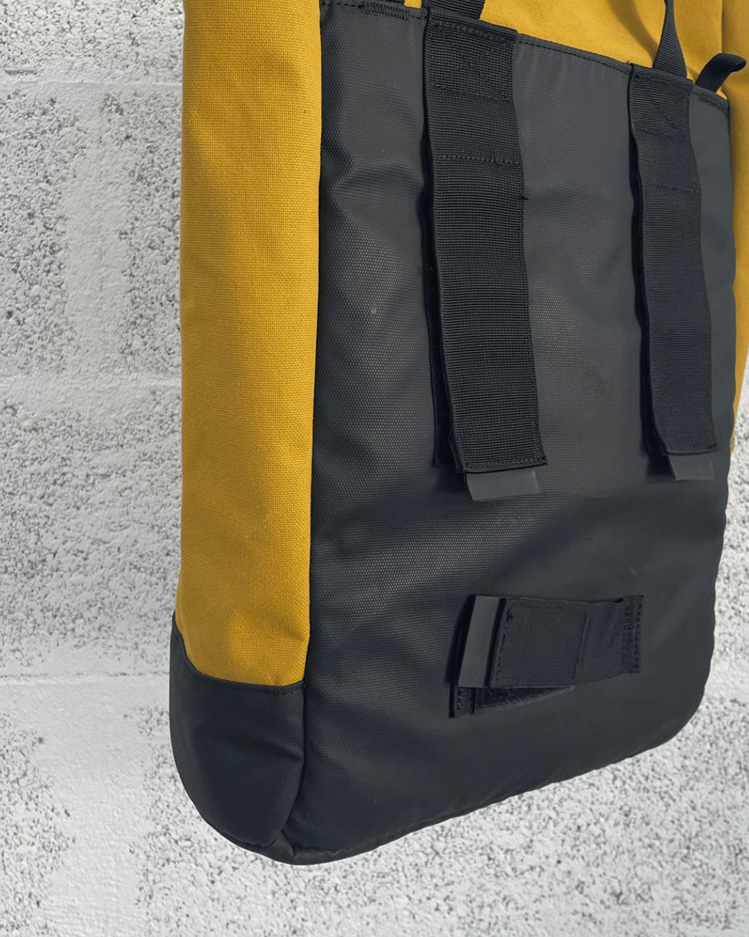 Bas de sac Mero Mero recousu proprement, couture renforcée et effilochage stoppé.