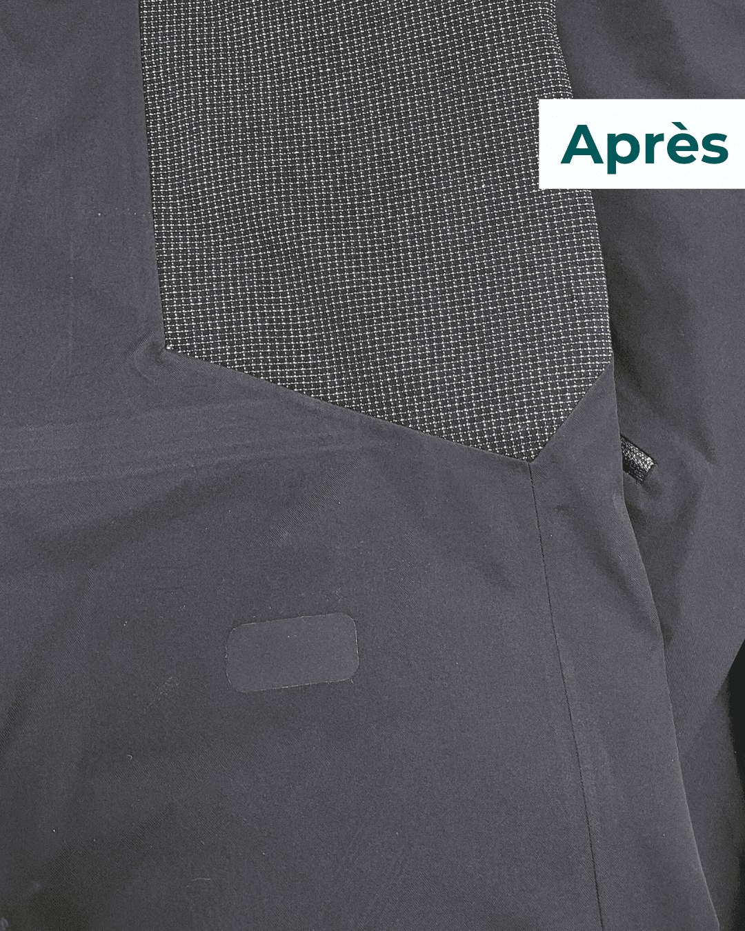 Pantalon de ski réparé avec un patch thermocollé à la presse au-dessus du protège-carres.