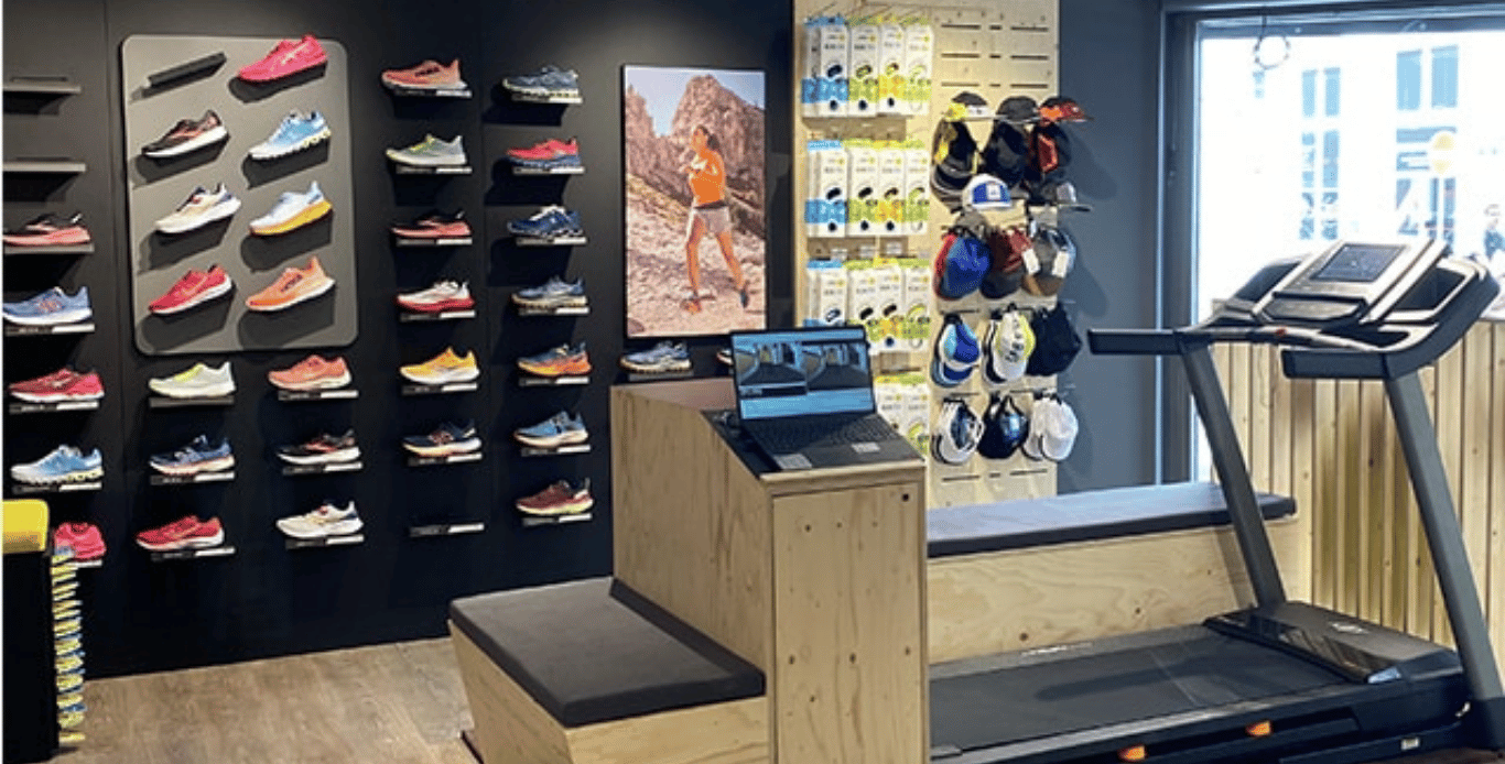 Devanture du magasin Terre de Running, partenaire et point de collecte Goodloop pour les réparations d’équipements techniques.