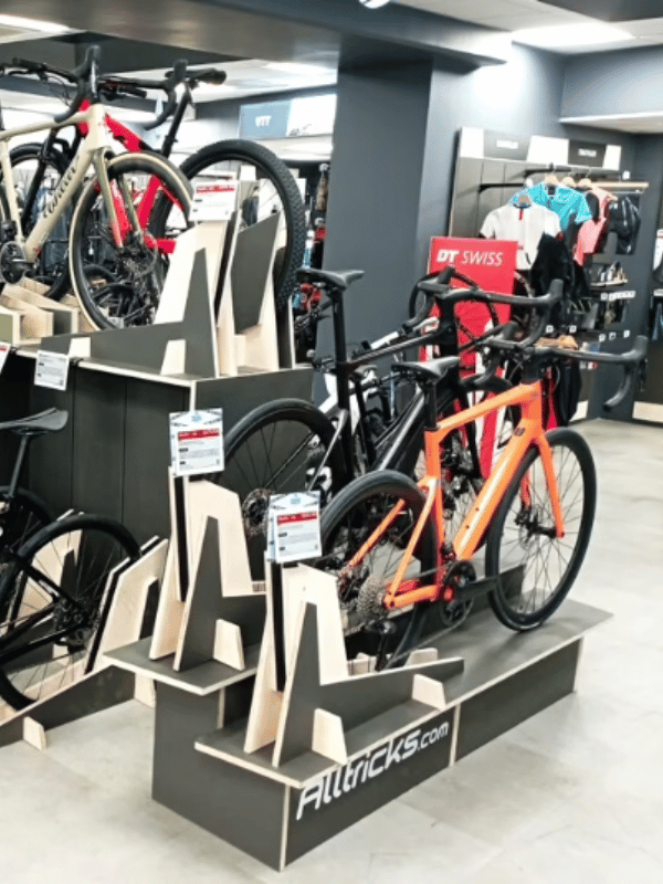 Photo de la vitrine du magasin Alltricks Issy-les-Moulineaux point de collecte Goodloop