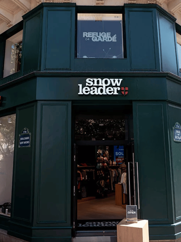 Photo de la vitrine du magasin Snowleader Paris point de collecte Goodloop
