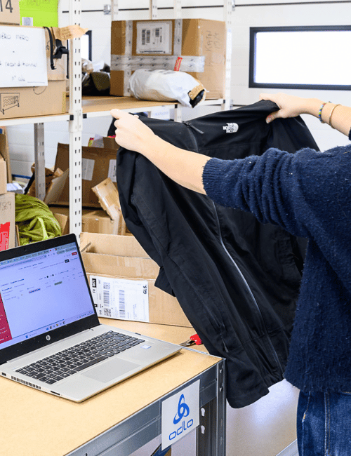 Vérification d'une réparation à l'atelier Goodloop avec le formulaire de commande